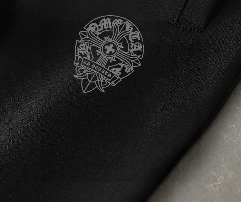 🅿️460 brand [ChampionHearts] (thick velvet) 2025 autumn and winter new product, celebrities’ favorite fashionable casual suit, clean and neat tailoring, full of urban style. Made of high-quality customized fabrics, the inner warmth is excellent, the hand feels soft and waxy, and the upper body effect is crisp and stylish. The three-dimensional cutting process and the pattern are all of high standards, and the silhouette version has the right benefits! It is not tight at all, and you feel good when you put it on. So many top-quality raw materials create high-end products with unparalleled value. It is the first choice for high-end fashion people. (Size: M-4XL can wear up to 200 pounds)